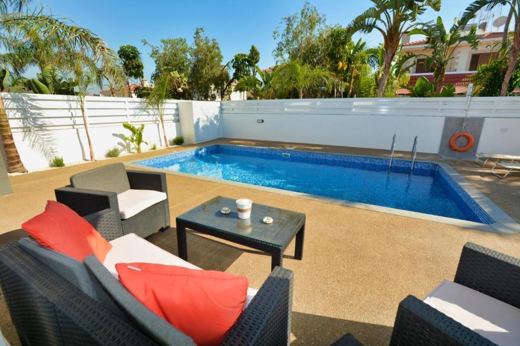 Villa Mario - 2Min Walk From Kapparis Beach Paralimni Exterior photo