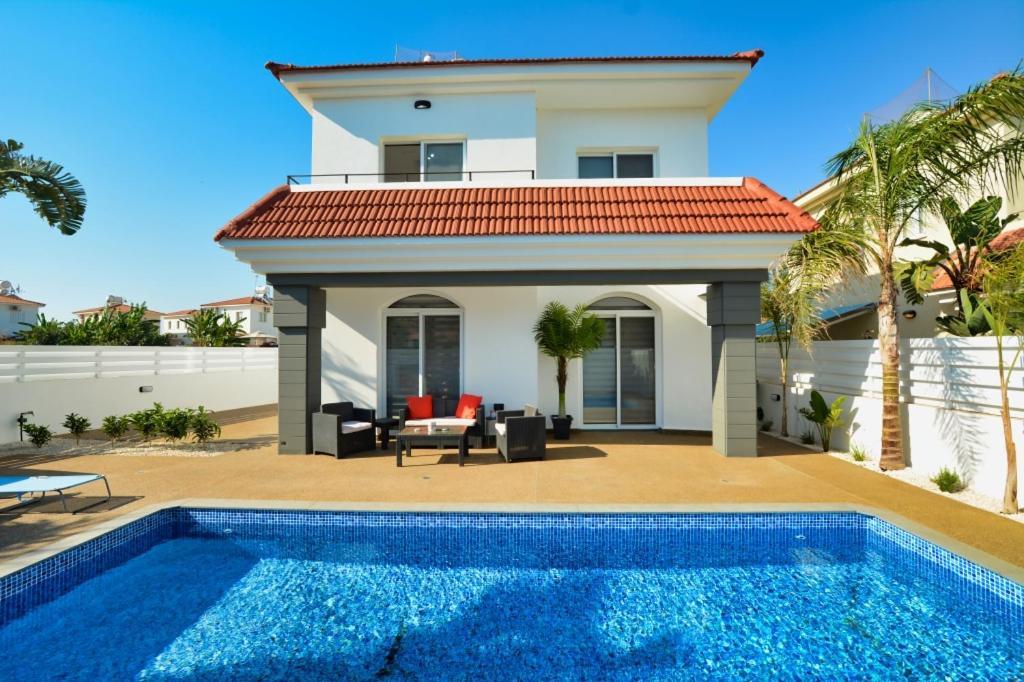 Villa Mario - 2Min Walk From Kapparis Beach Paralimni Exterior photo