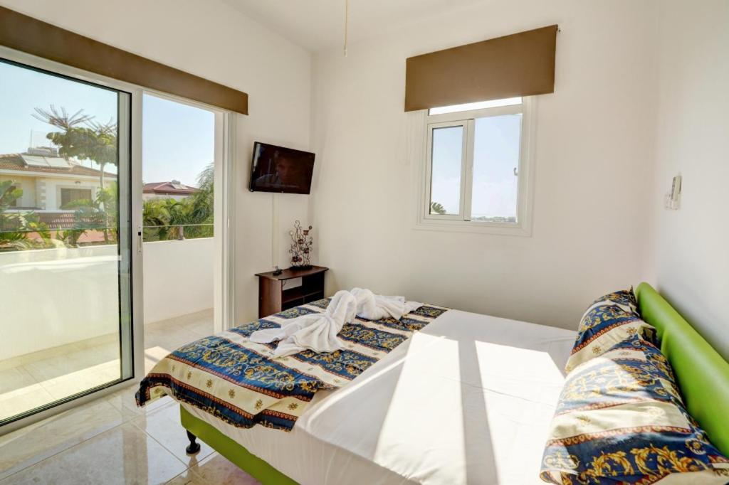 Villa Mario - 2Min Walk From Kapparis Beach Paralimni Exterior photo