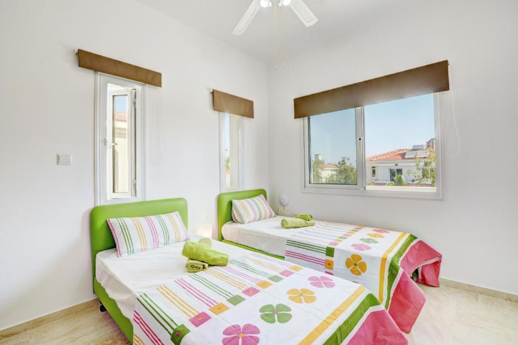Villa Mario - 2Min Walk From Kapparis Beach Paralimni Exterior photo